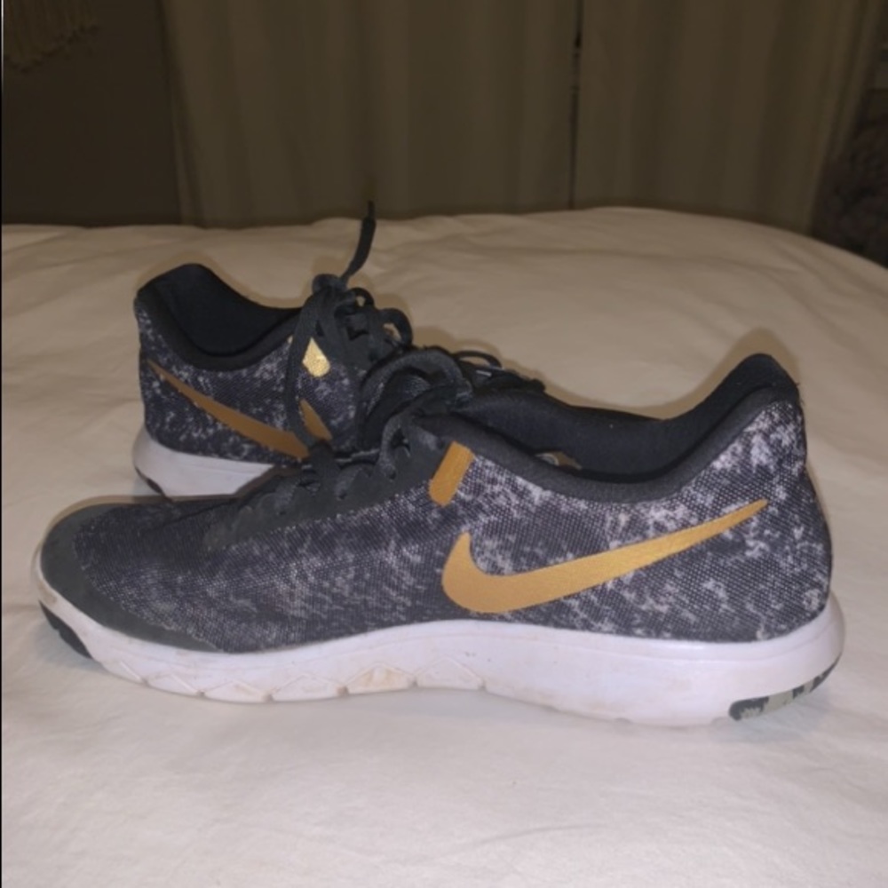 Women’s Nike Sneakers (only worn a few times)